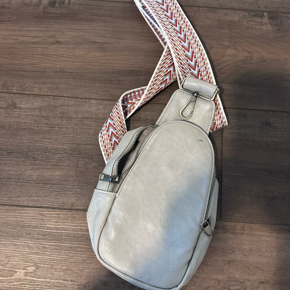 Stylish Gray Crossbody Bag with Patterned Strap